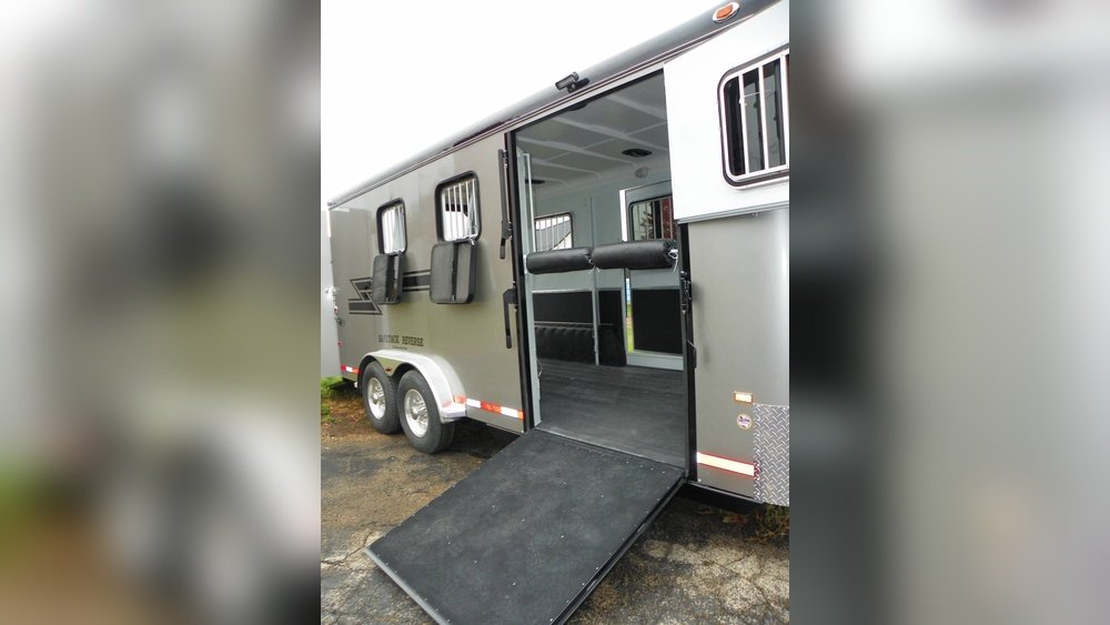 3 Horse Slant Horse Trailer