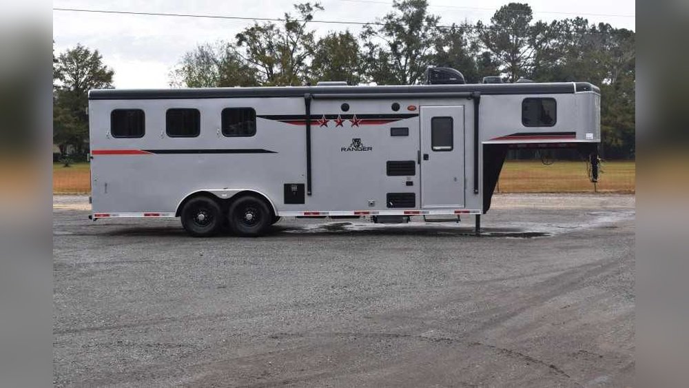 3 Horse Trailer With Living Quarters