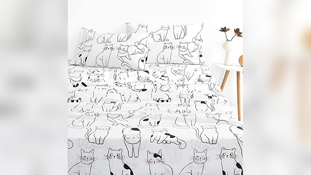 Best Bed Sheets for Cat Owners