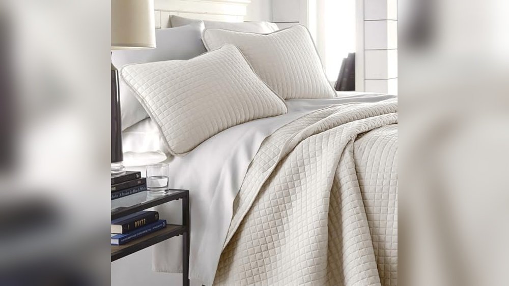 Best Bedspread for Dog Hair