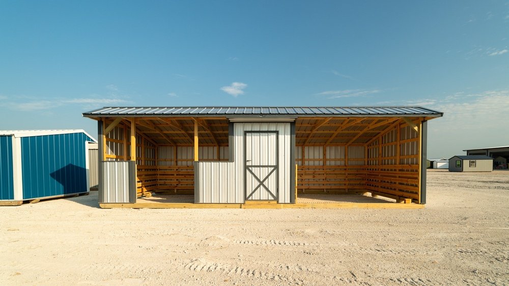 Horse Run in Shed With Tack Room